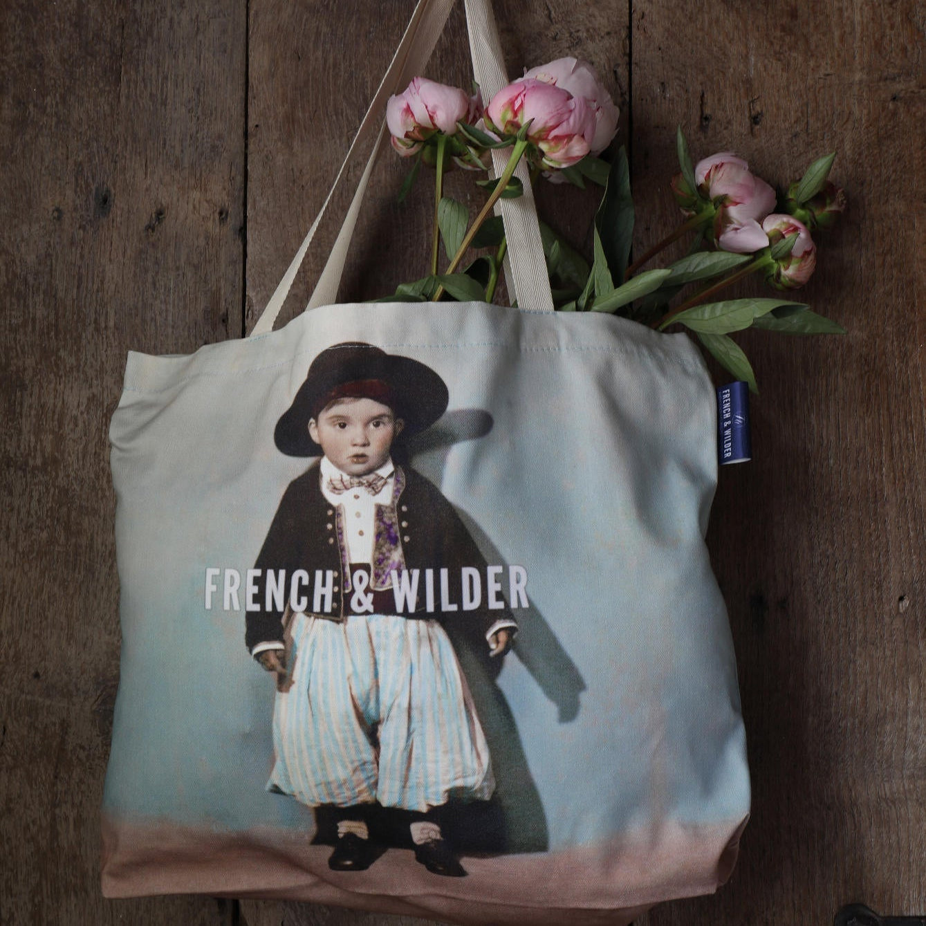 How French style fashion can elevate your look this summer