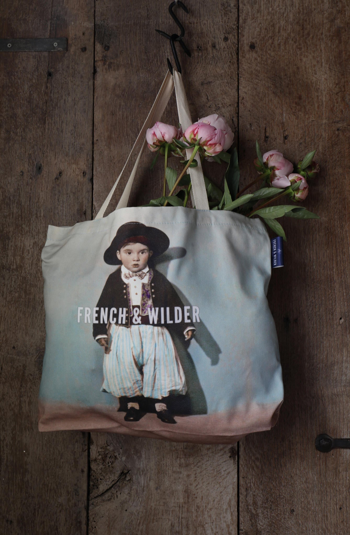 How French style fashion can elevate your look this summer